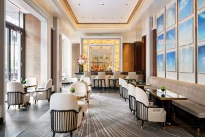 Four Seasons Hotel One Dalton Street, Boston - Dining Options