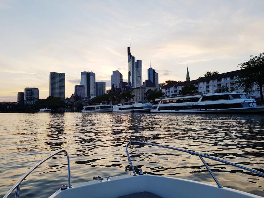 Frankfurt: Private Romantic Skyline Boat Tour - Meeting Point