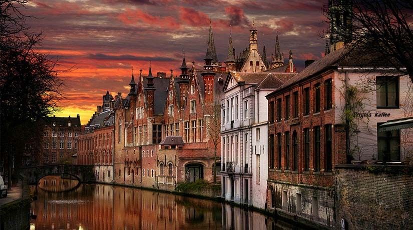 From Brussels: Bruges Day Trip With Optional Boat Tour - Optional Boat Tour Experience