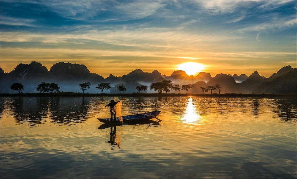 From Hanoi: Cuu, Quang Phu Cau, & Quan Son Lake Cycling Tour - Lunch Experience