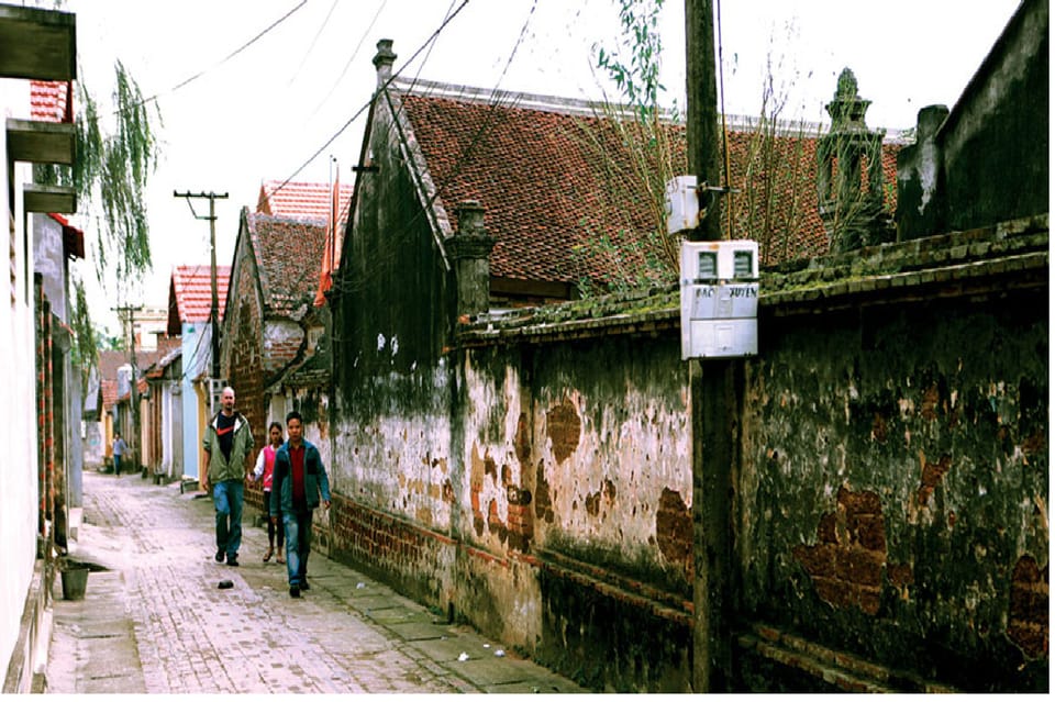 From Hanoi: Duong Lam Ancient Village Day Tour With Lunch - Contrast Hanois Bustle With Serenity