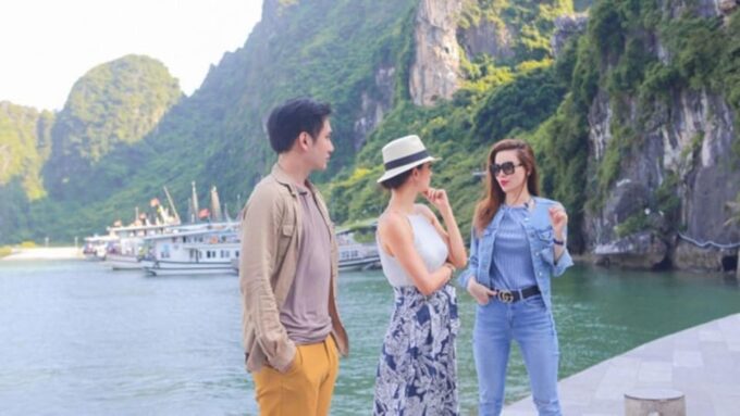 From Hanoi: Ha Long Bay Day Trip With 4 Stars Luxury Cruise - Cruise Experience