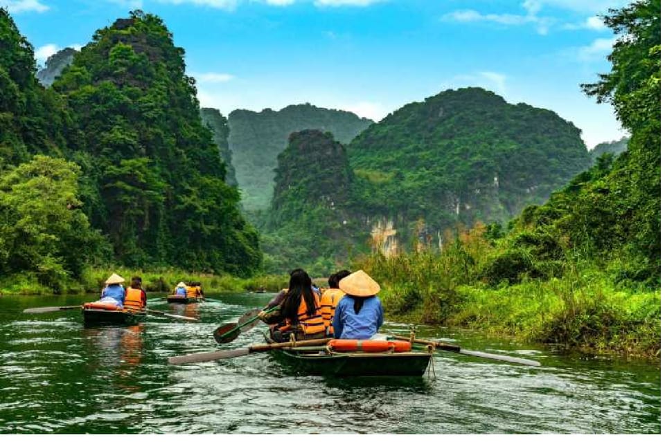 From Hanoi: Tam Coc, Mua Cave, and Hoa Lu Day Tour - Climbing Mua Cave