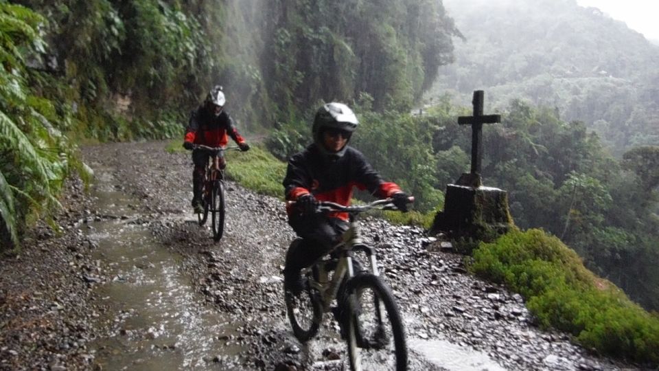 From La Paz: The Worlds Most Dangerous Road Biking Tour - Customer Feedback and Ratings