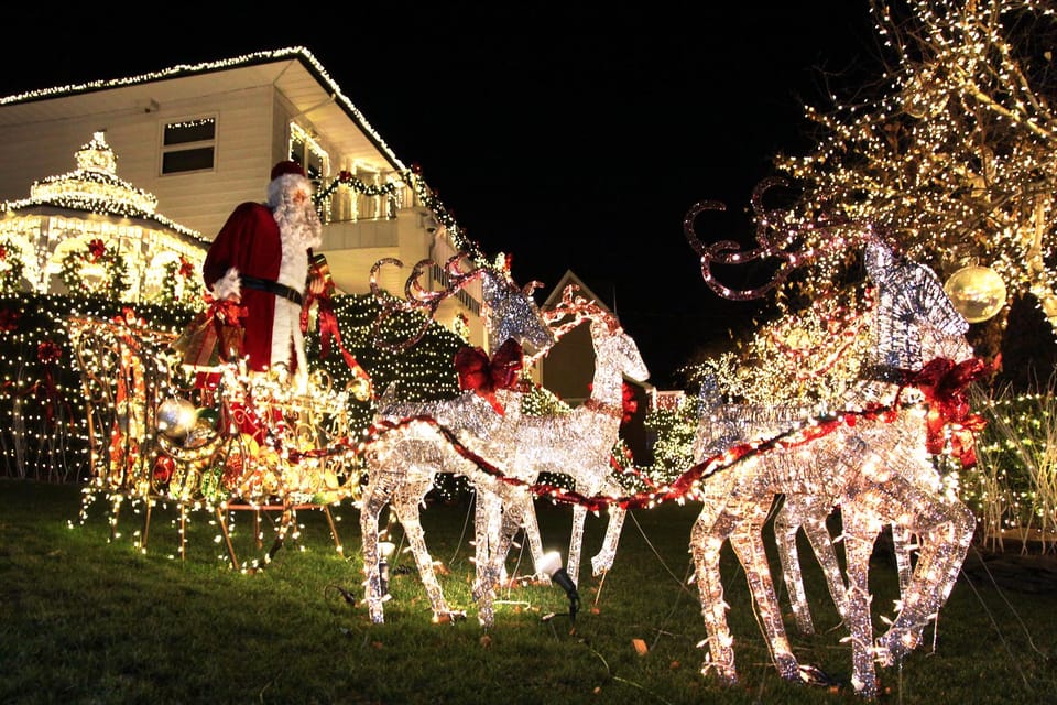 From Manhattan: Dyker Heights Lights Bus Tour - Explore Dyker Heights Lights