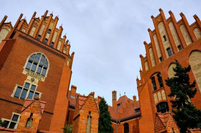 From Poznan: Torun Sightseeing Day Tour - Guide and Language Options