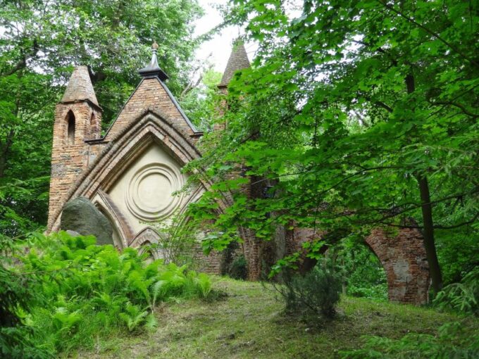 From Warsaw: Mazovian Gardens & Palaces Full Day Tour - Local Attractions