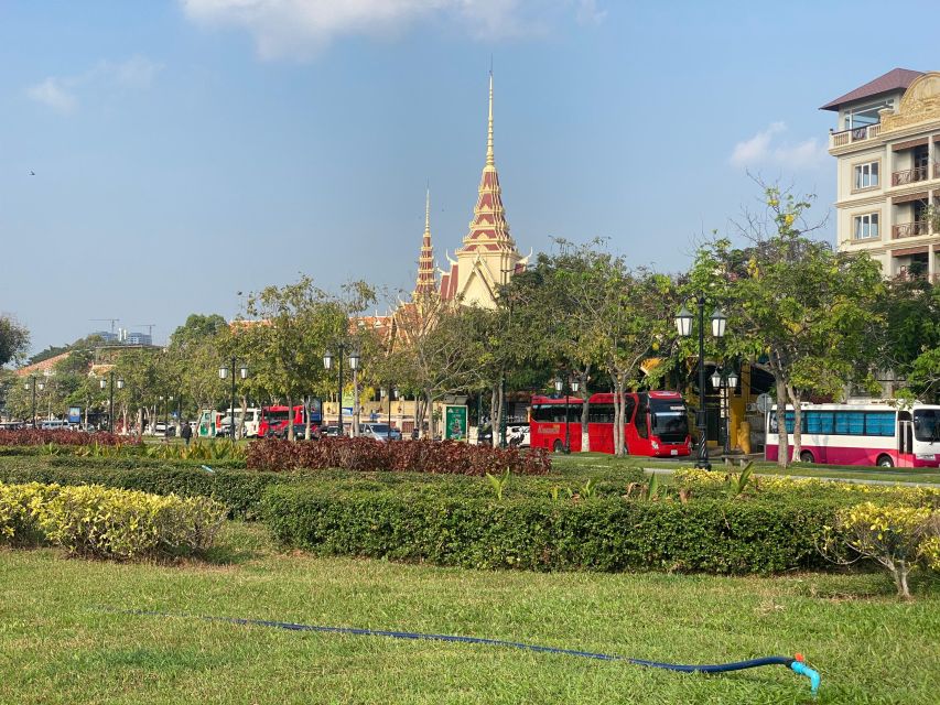 Full Day Tour in Phnom Penh by Tuk Tuk - Accessibility Features