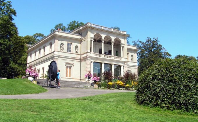 Geneva City Tour and Yvoire Medieval Village - Transportation Details
