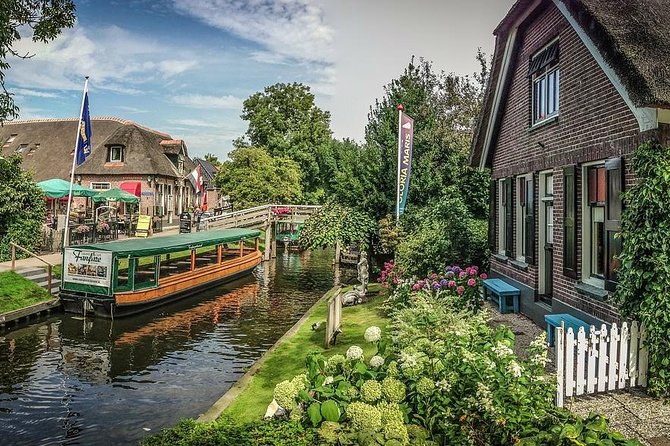 Giethoorn Private Day Tour With Canal Cruise and Windmills From Amsterdam - Iconic Zaanse Schans Windmills