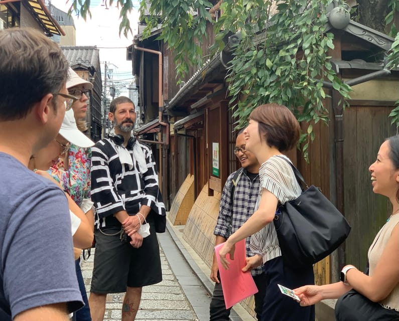 Gion Guided Walking Tour: Discover the World of Geisha - What to Wear and Bring