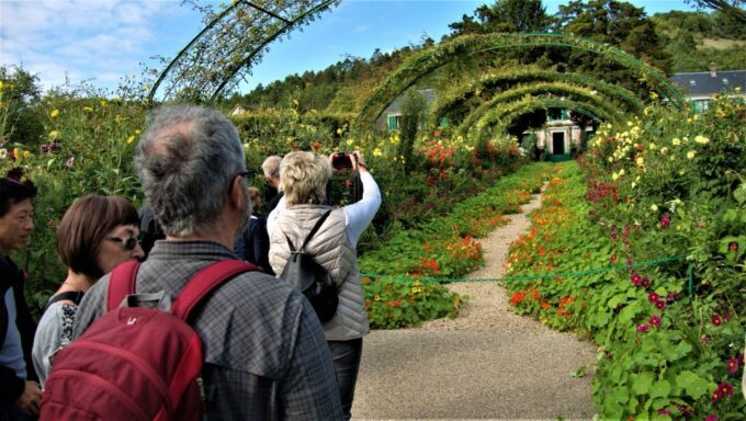 Giverny: Monet's House and Gardens Skip-the-Line Tour - Strolling Cobblestone Streets