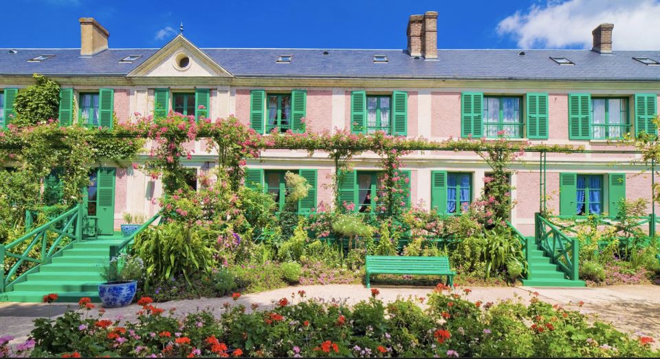 Giverny: Monets House & Gardens Private Guided Walking Tour - Meeting Point and Guide Details