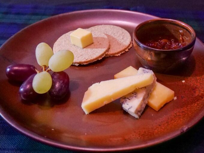 Glasgow: Whisky Flight and Scottish Cheeseboard - Ideal for Groups