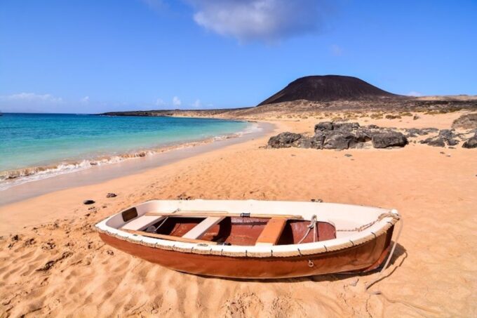 Graciosa Island: Jeep Safari Playa De Las Conchas - Exploring Caleta De Sebo