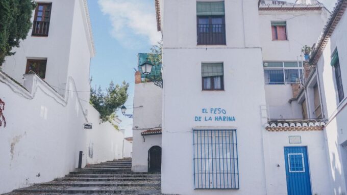Granada: Albaicín, Sacromonte & Museum of Caves Walking Tour - Meeting Point