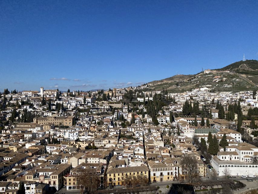 Granada: Alhambra & Generalife Fast-Track Guided Tour - Group Size