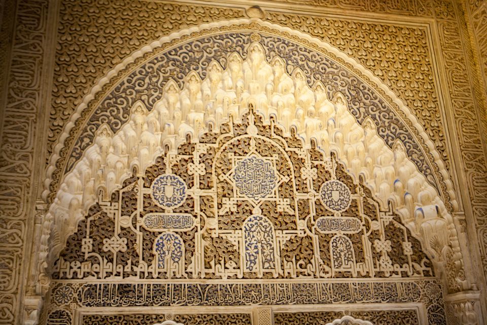 Granada: Guided Alhambra and Nasrid Palaces Visit at Night - Tour Duration and Schedule