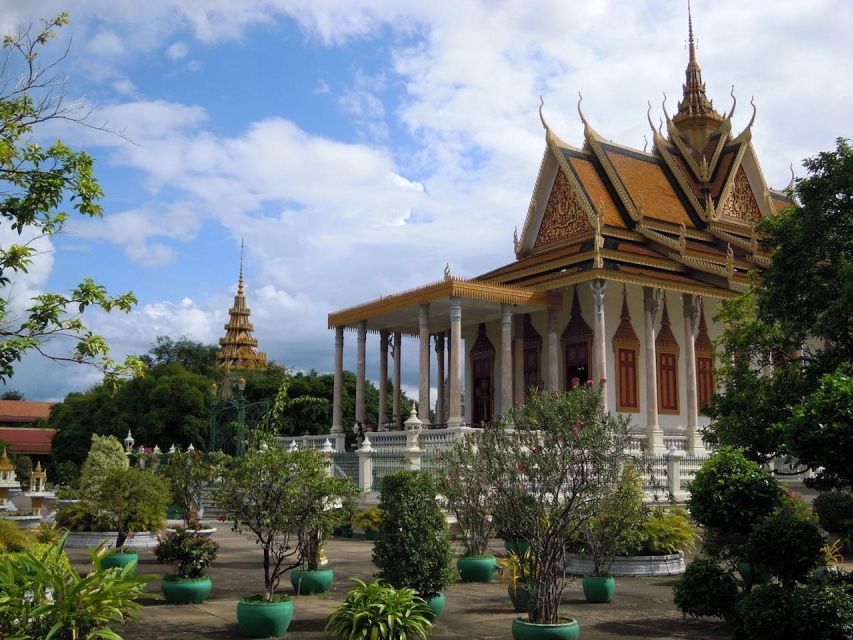 Half Day Phnom Penh Tour With Choeung Ek Genocidal - Meeting Point