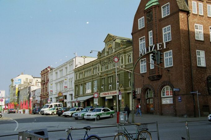 Hamburg: Line F Hop-On Hop-Off Bus and Boat Tour - Booking and Cancellation Policy