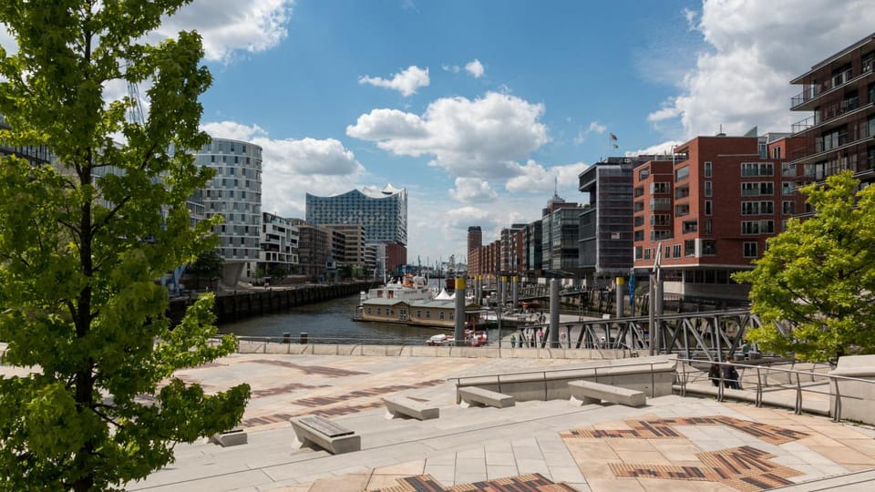 Hamburg: Selfguided Audiotour Speicherstadt and HafenCity - Meeting Point and Requirements