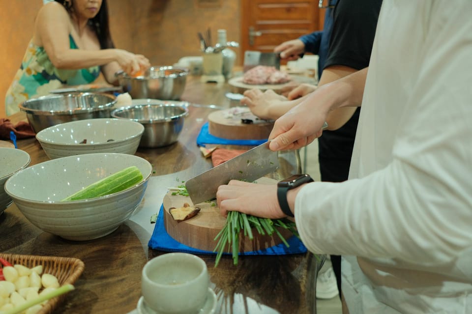 Hands-on Hanoi Cooking Class With Market Tour & Free Wines - Market Tour Exploration