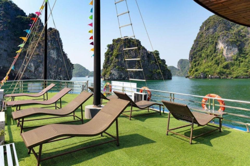 Hanoi: Ha Long Bay Day Trip Cruise 4 Stars With Lunch & Bus - What to Bring