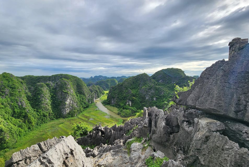 Hanoi: Hoa Lu - Tam Coc - Mua Cave -1 Day Trip by Limousine - Restrictions and Recommendations