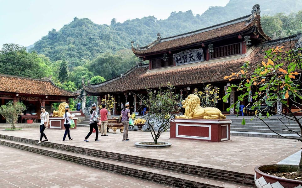 Hanoi: Perfume Pagoda and Incense Making Tour With Lunch - Lunch Details