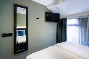 Hello Papa Hotel Amsterdam Central Station - Booking and Contact Details