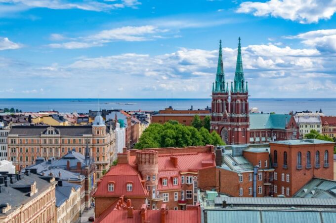 Helsinki: First Discovery Walk and Reading Walking Tour - Tips for a Great Experience