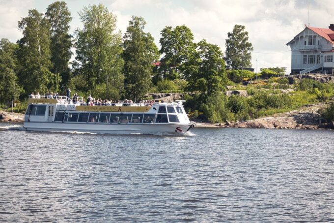 Helsinki: Sightseeing Canal Cruise With Audio Commentary - Meeting Point Information
