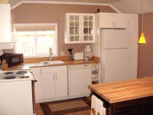 Historic 1920s Cabin - Check-in and Check-out