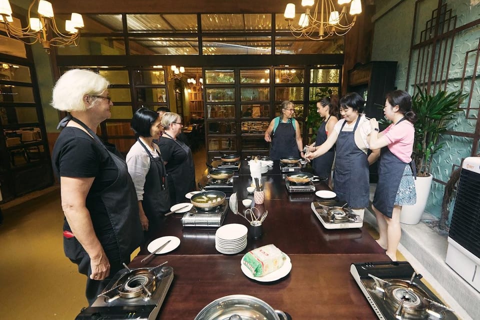 Hochiminh: Market Tour and Vietnamese Cooking Class - Availability and Pricing