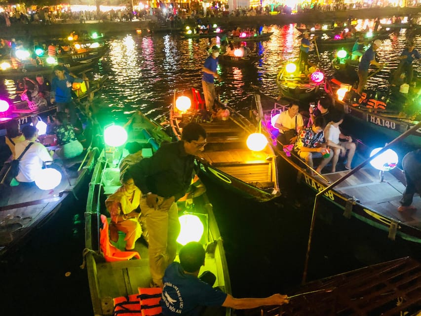 Hoi An: Hoai River Boat Trip by Night and Floating Lantern - Meeting Point Details