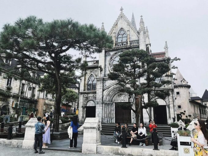 Hoi An: Shuttle Bus to Ba Na Hills and Golden Bridge Round Trip - Tips for Booking