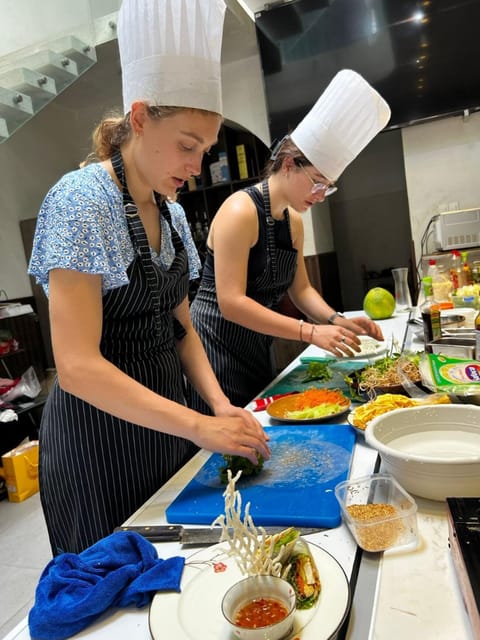 Hoi An: Vegetarian Cooking Class & Explore Local Market Trip - Meeting Point and Attire