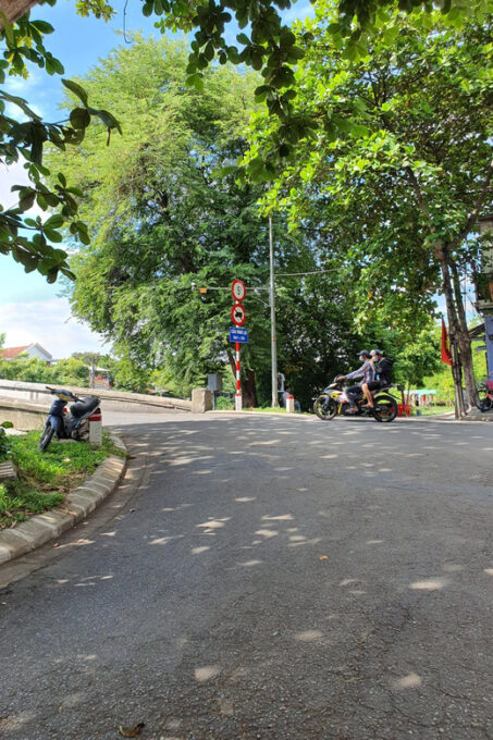 Hue: Motorbike Tour Into the Citadel and Along the Ngự Hà Canal - Booking Your Adventure