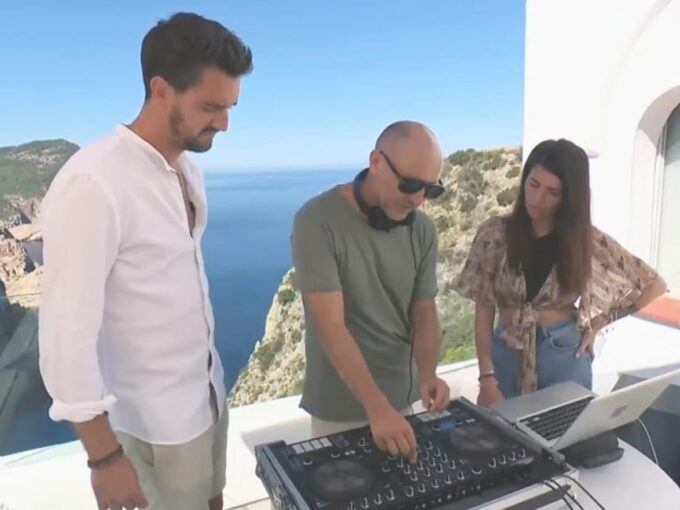 IBIZA DJ Lesson, Sunset and Party at Cafe Del Mar - Contact Information and Meeting Point