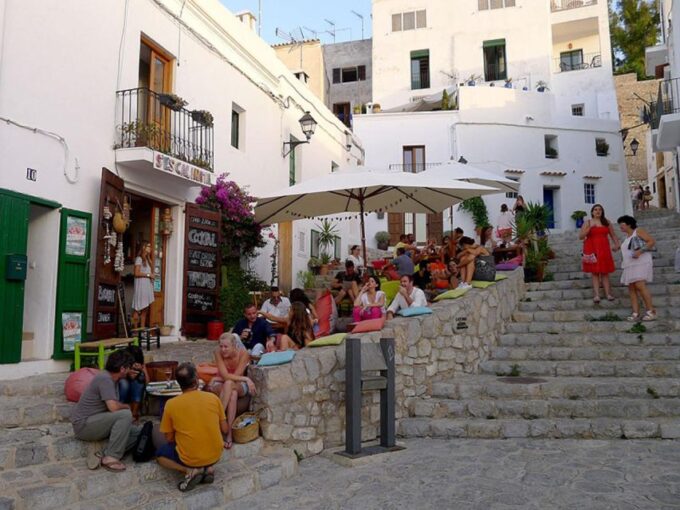 Ibiza: Town Bike Excursion - Group Size and Languages
