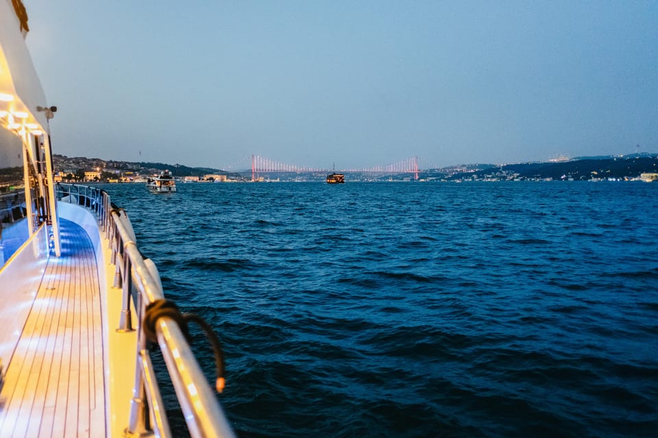 Istanbul: Bosphorus Sunset Cruise on a Luxury Yacht - What to Expect