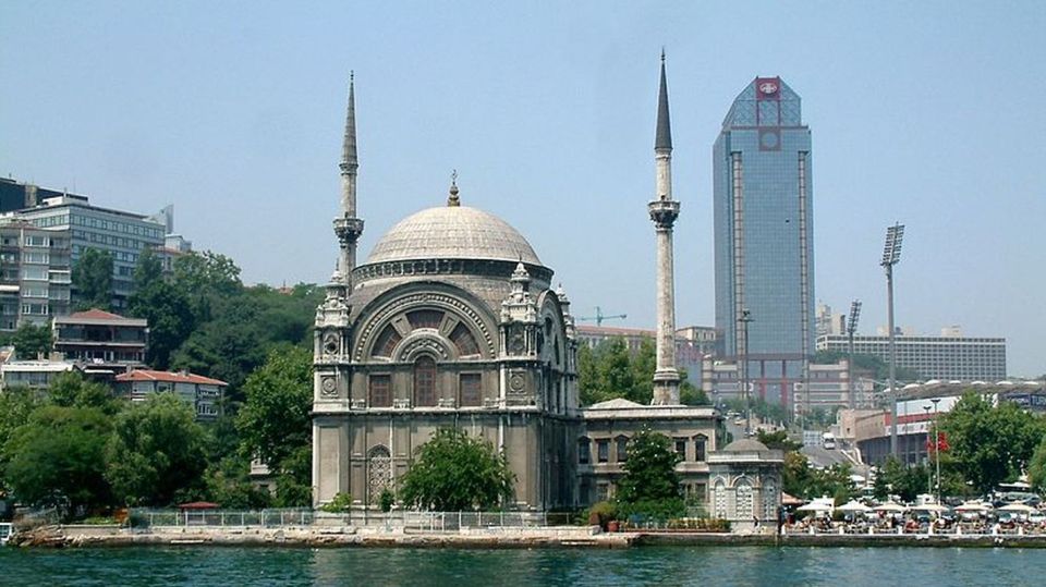 Istanbul: Dolmabahce Palace Tour and Bosphorus Yacht Cruise - Meeting Point and Pick-Up