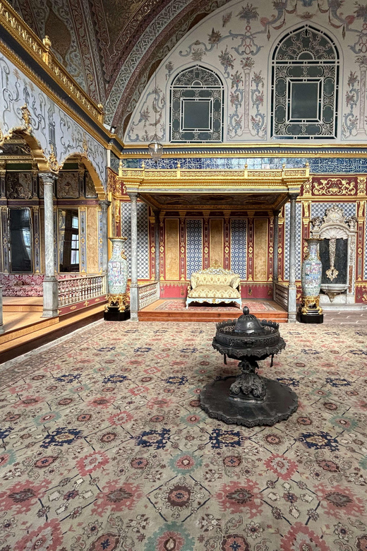 Istanbul: Topkapi Palace & Harem Museum Ticket & Audio Guide - Audio Guide Availability and Usage