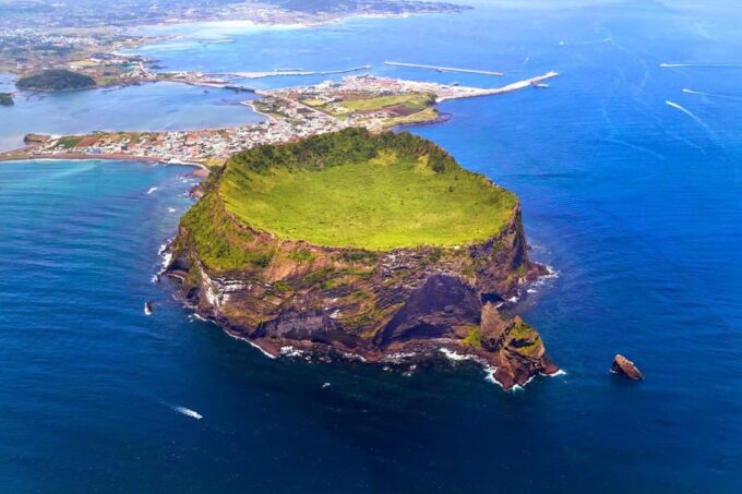 Jeju Eastern and Beach Highlight Day Tour - Combining Tours for Comprehensive Experience