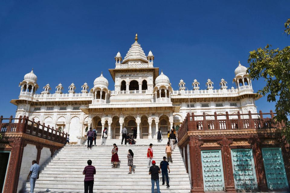 Jodhpur City Tour in Private Car With Guide Service - Discovering Mandore Garden