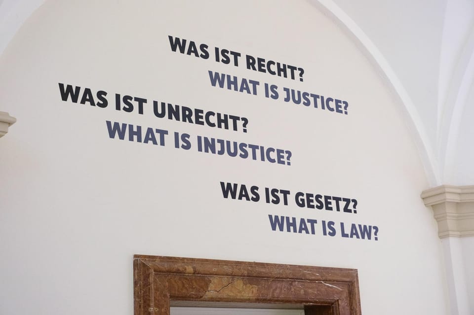 Justizpalast Tour Munich: Justice of Third Reich &White Rose - Exploring the Justizpalast