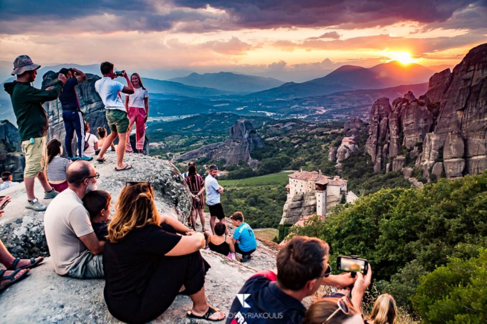 Kalabaka: Majestic Sunset Meteora Tour With a Local Guide - Stunning Sunset Vistas