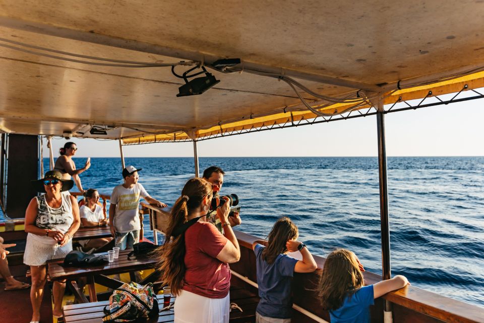 Kamenjak/Medulin: Sunset Dolphin Boat Tour With Dinner - Tour Experience