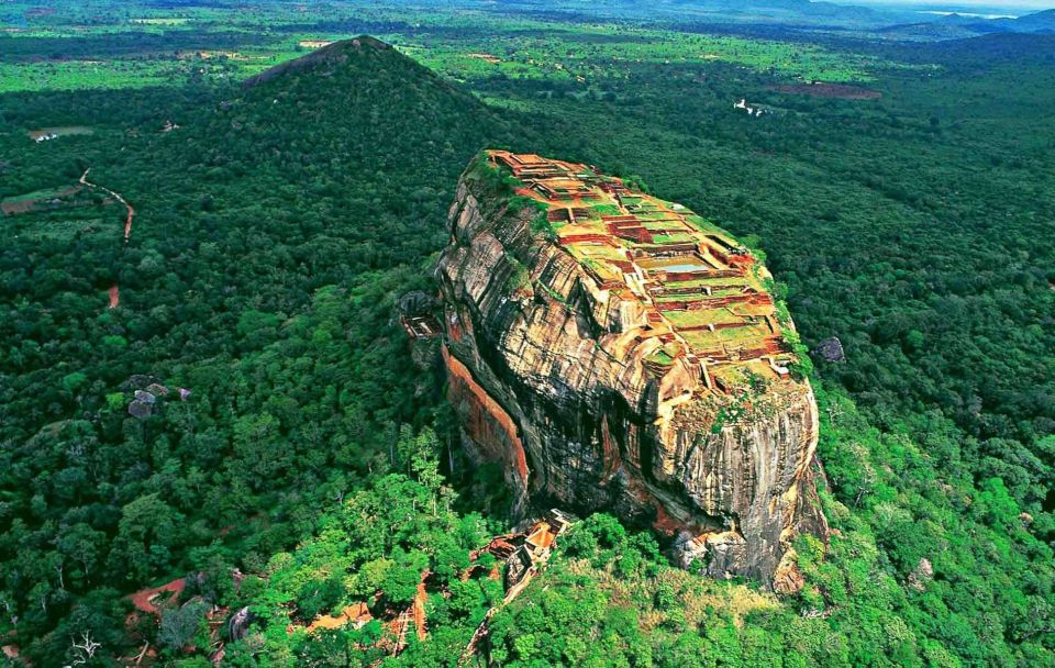 Kandy: Sigiriya Fortress & Cave Temple All-Inclusive Tour - Getting to Kandy