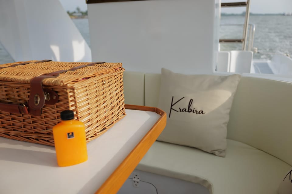 Krabiras Luxury Full-Day Speedboat Escape to Four Islands - Dining and Refreshments